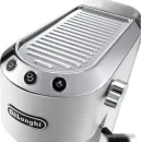 Рожковая помповая кофеварка DeLonghi Dedica EC 685.W